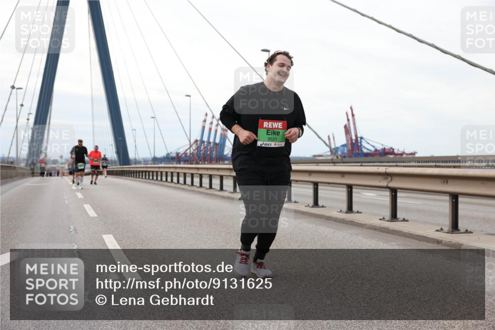 03.10.2025 - Köhlbrandbrückenlauf Lena Gebhardt http://msf.ph/oto/9131625 03.10.2025 16:08:25 Position 2 9523 meine-sportfotos.de
