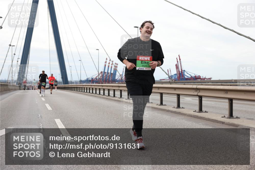 03.10.2025 - Köhlbrandbrückenlauf Lena Gebhardt http://msf.ph/oto/9131631 03.10.2025 16:08:25 Position 2 9523 meine-sportfotos.de