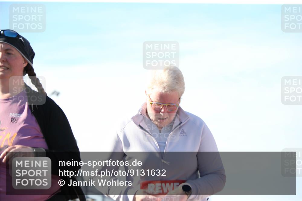 03.10.2025 - Köhlbrandbrückenlauf Jannik Wohlers http://msf.ph/oto/9131632 03.10.2025 13:50:51 Ziel 4851, 5472, 5595, 5608, 5992 meine-sportfotos.de