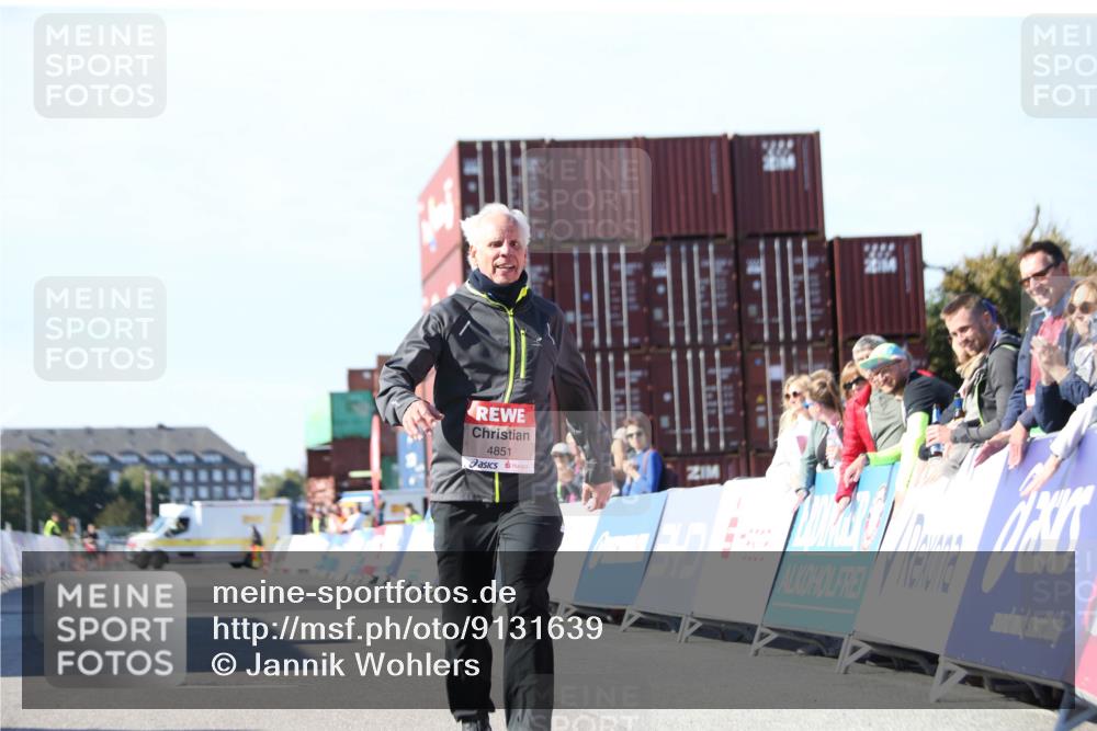 03.10.2025 - Köhlbrandbrückenlauf Jannik Wohlers http://msf.ph/oto/9131639 03.10.2025 13:50:53 Ziel 4851, 5472, 5595, 5992 meine-sportfotos.de