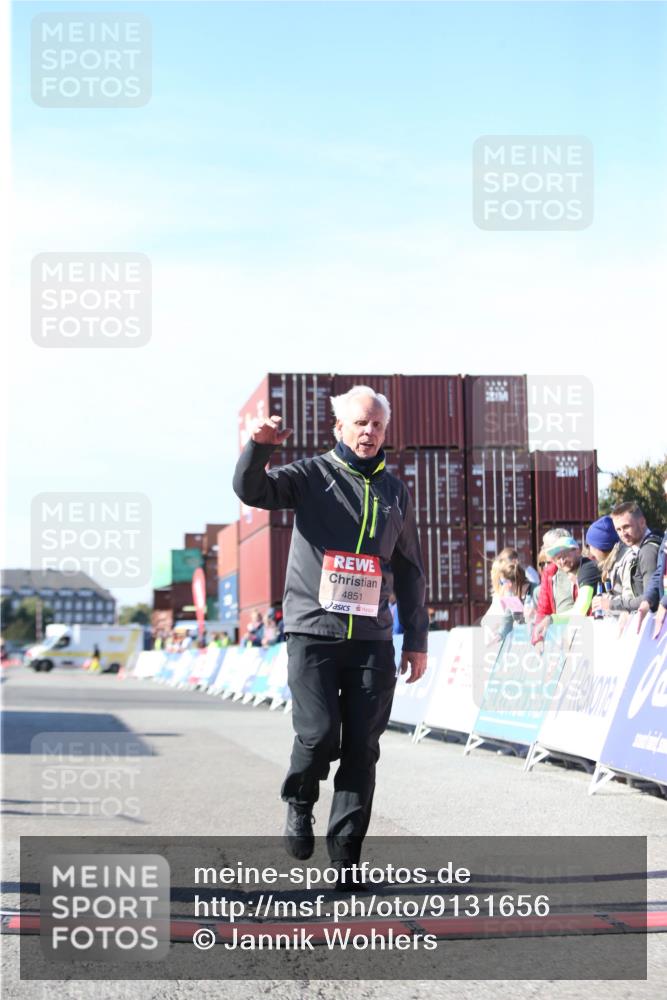 03.10.2025 - Köhlbrandbrückenlauf Jannik Wohlers http://msf.ph/oto/9131656 03.10.2025 13:50:54 Ziel 4851, 5472, 5595, 5992 meine-sportfotos.de