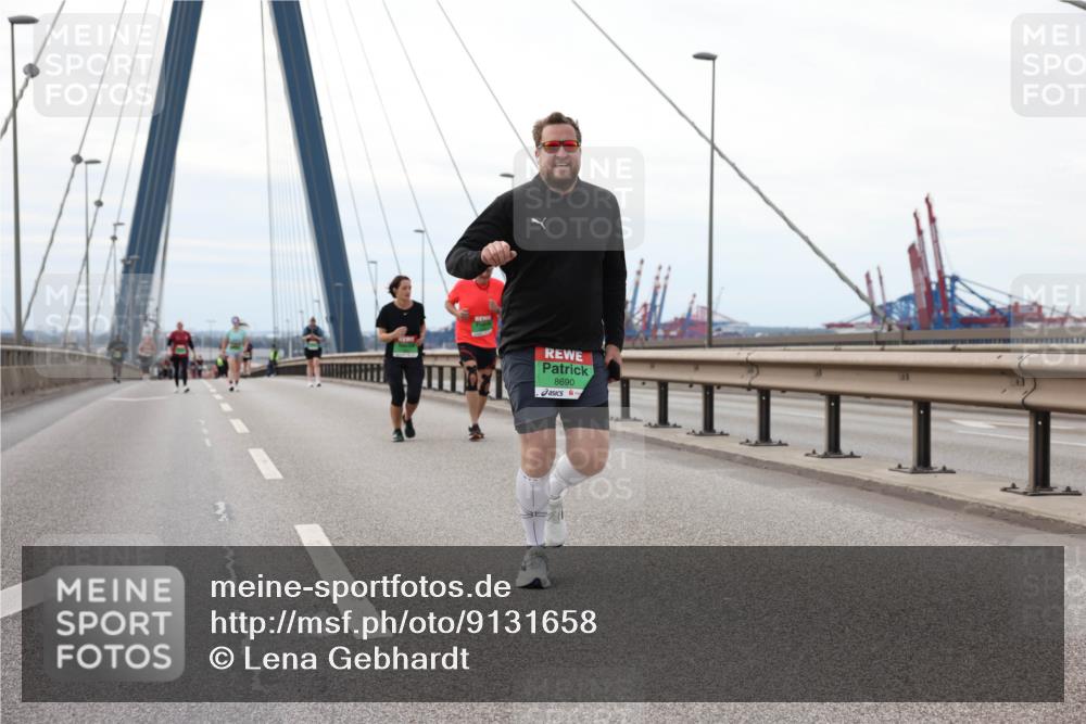 03.10.2025 - Köhlbrandbrückenlauf Lena Gebhardt http://msf.ph/oto/9131658 03.10.2025 16:08:30 Position 2 8690 meine-sportfotos.de