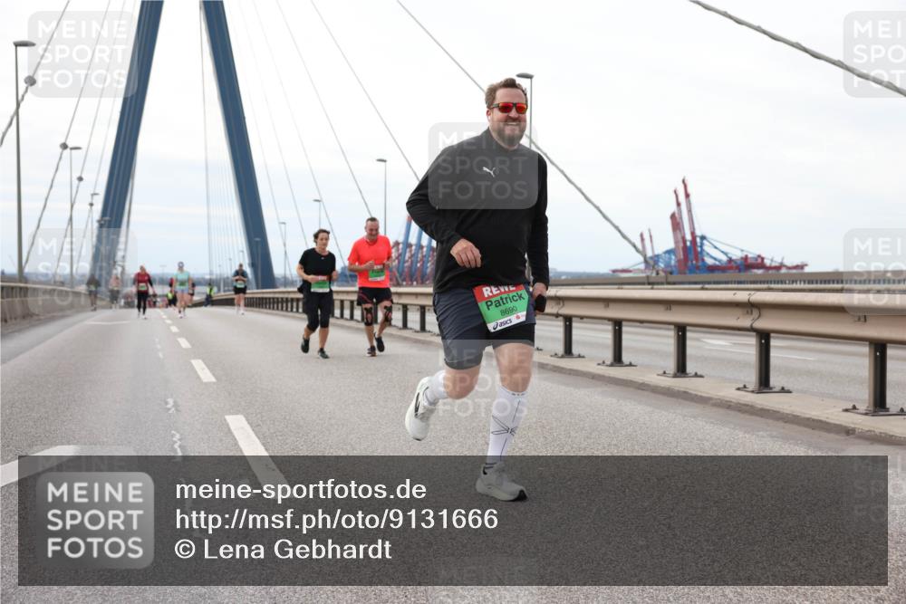 03.10.2025 - Köhlbrandbrückenlauf Lena Gebhardt http://msf.ph/oto/9131666 03.10.2025 16:08:31 Position 2 8690 meine-sportfotos.de