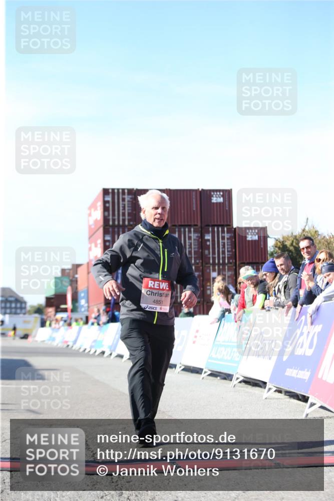 03.10.2025 - Köhlbrandbrückenlauf Jannik Wohlers http://msf.ph/oto/9131670 03.10.2025 13:50:54 Ziel 4851, 5472, 5595, 5992 meine-sportfotos.de