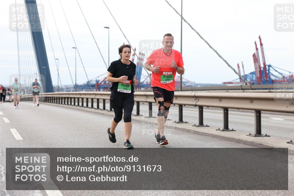 03.10.2025 - Köhlbrandbrückenlauf Lena Gebhardt http://msf.ph/oto/9131673 03.10.2025 16:08:33 Position 2 7682, 8284 meine-sportfotos.de