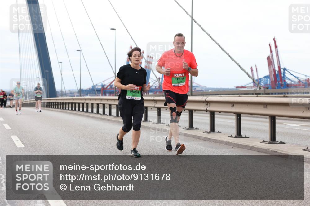 03.10.2025 - Köhlbrandbrückenlauf Lena Gebhardt http://msf.ph/oto/9131678 03.10.2025 16:08:33 Position 2 7682, 8284 meine-sportfotos.de