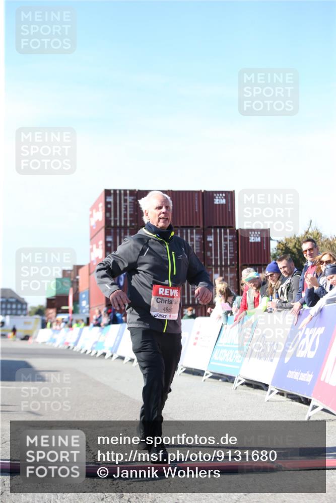 03.10.2025 - Köhlbrandbrückenlauf Jannik Wohlers http://msf.ph/oto/9131680 03.10.2025 13:50:54 Ziel 4851, 5472, 5595, 5992 meine-sportfotos.de