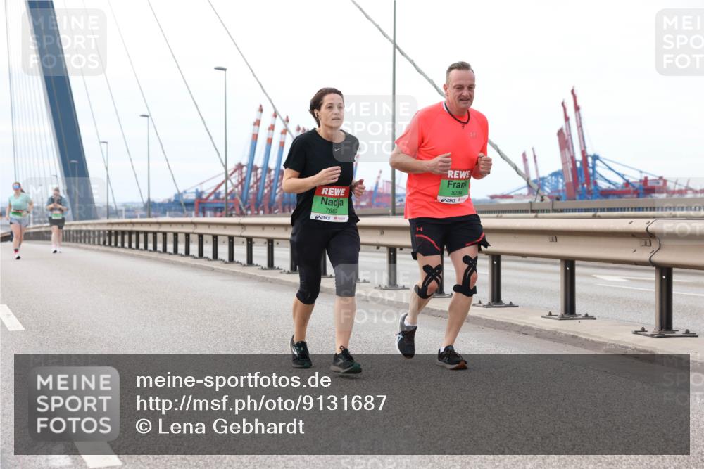 03.10.2025 - Köhlbrandbrückenlauf Lena Gebhardt http://msf.ph/oto/9131687 03.10.2025 16:08:33 Position 2 7682, 8284 meine-sportfotos.de