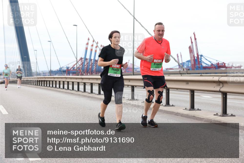03.10.2025 - Köhlbrandbrückenlauf Lena Gebhardt http://msf.ph/oto/9131690 03.10.2025 16:08:33 Position 2 7682, 8284 meine-sportfotos.de