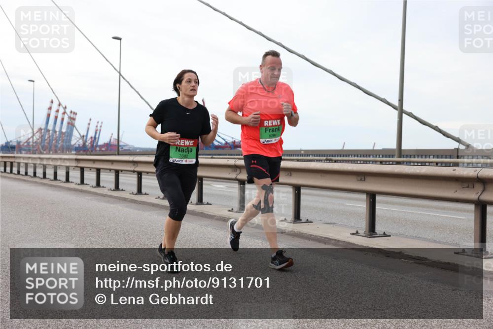 03.10.2025 - Köhlbrandbrückenlauf Lena Gebhardt http://msf.ph/oto/9131701 03.10.2025 16:08:34 Position 2 7682, 8284 meine-sportfotos.de