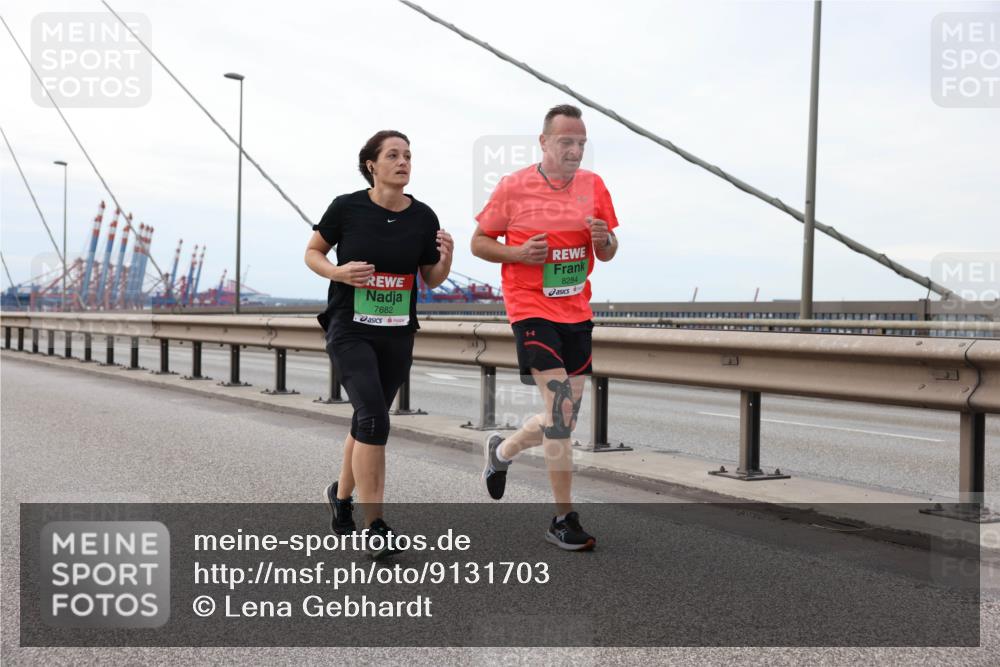 03.10.2025 - Köhlbrandbrückenlauf Lena Gebhardt http://msf.ph/oto/9131703 03.10.2025 16:08:34 Position 2 7682, 8284 meine-sportfotos.de