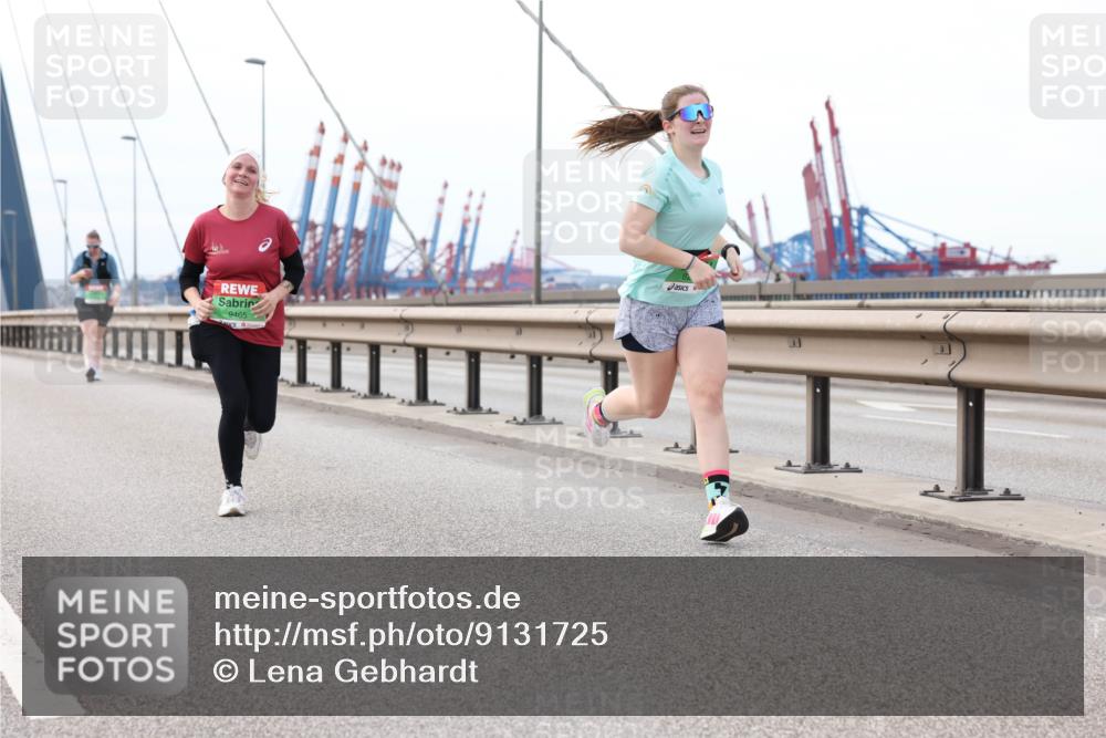 03.10.2025 - Köhlbrandbrückenlauf Lena Gebhardt http://msf.ph/oto/9131725 03.10.2025 16:08:40 Position 2 9465 meine-sportfotos.de