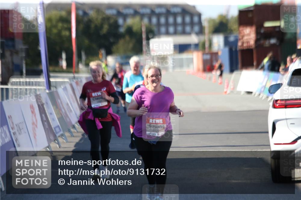 03.10.2025 - Köhlbrandbrückenlauf Jannik Wohlers http://msf.ph/oto/9131732 03.10.2025 13:53:54 Ziel 5603, 5819, 6529 meine-sportfotos.de