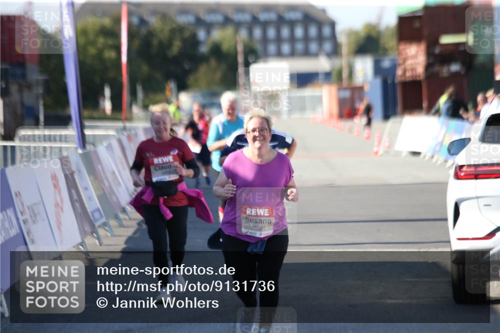 03.10.2025 - Köhlbrandbrückenlauf Jannik Wohlers http://msf.ph/oto/9131736 03.10.2025 13:53:54 Ziel 5603, 5819, 6529 meine-sportfotos.de