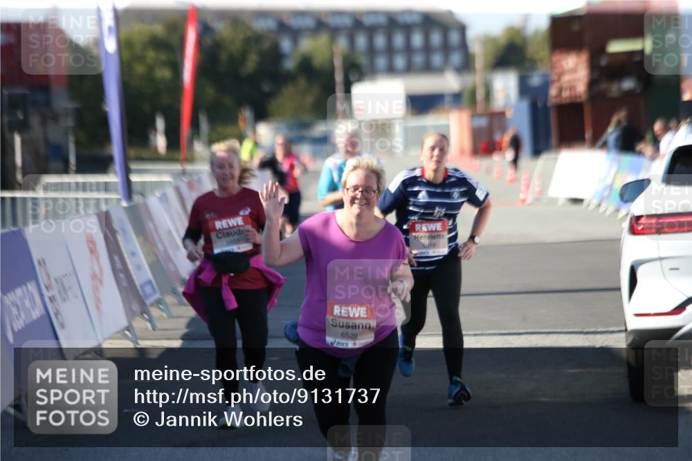 03.10.2025 - Köhlbrandbrückenlauf Jannik Wohlers http://msf.ph/oto/9131737 03.10.2025 13:53:55 Ziel 5603, 5819, 6529 meine-sportfotos.de