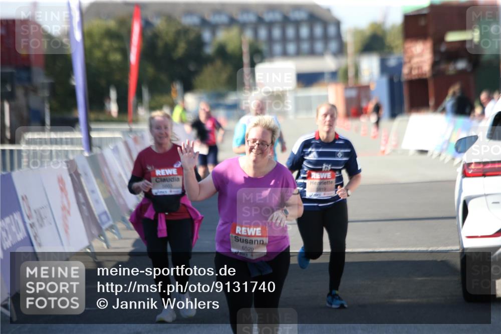 03.10.2025 - Köhlbrandbrückenlauf Jannik Wohlers http://msf.ph/oto/9131740 03.10.2025 13:53:55 Ziel 5603, 5819, 6529 meine-sportfotos.de