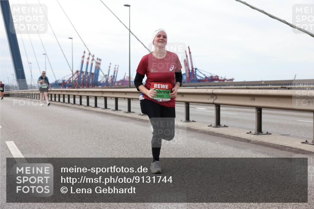 03.10.2025 - Köhlbrandbrückenlauf Lena Gebhardt http://msf.ph/oto/9131744 03.10.2025 16:08:42 Position 2 9465 meine-sportfotos.de