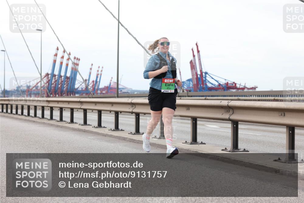03.10.2025 - Köhlbrandbrückenlauf Lena Gebhardt http://msf.ph/oto/9131757 03.10.2025 16:08:49 Position 2 87411 meine-sportfotos.de