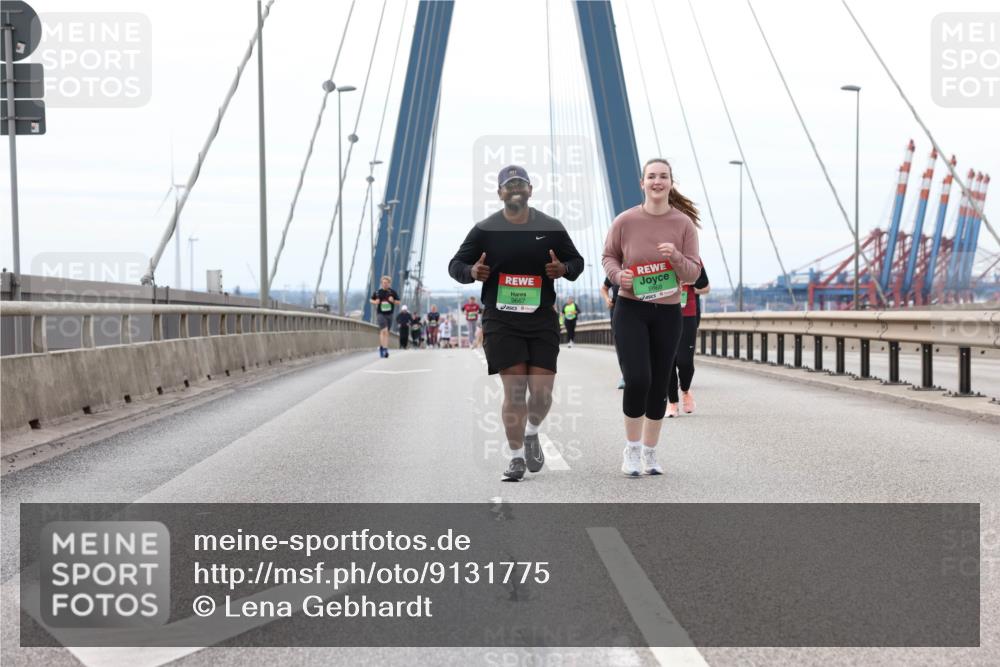 03.10.2025 - Köhlbrandbrückenlauf Lena Gebhardt http://msf.ph/oto/9131775 03.10.2025 16:08:52 Position 2 5, 9667, 8668 meine-sportfotos.de