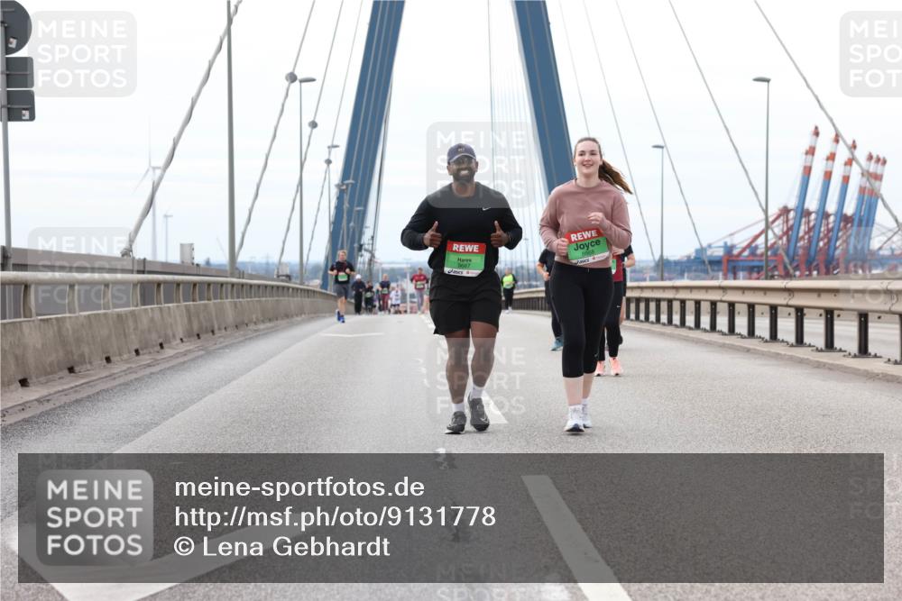 03.10.2025 - Köhlbrandbrückenlauf Lena Gebhardt http://msf.ph/oto/9131778 03.10.2025 16:08:52 Position 2 9667, 8668 meine-sportfotos.de