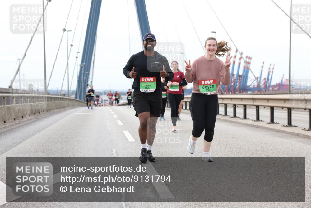 03.10.2025 - Köhlbrandbrückenlauf Lena Gebhardt http://msf.ph/oto/9131794 03.10.2025 16:08:53 Position 2 9667, 8668 meine-sportfotos.de