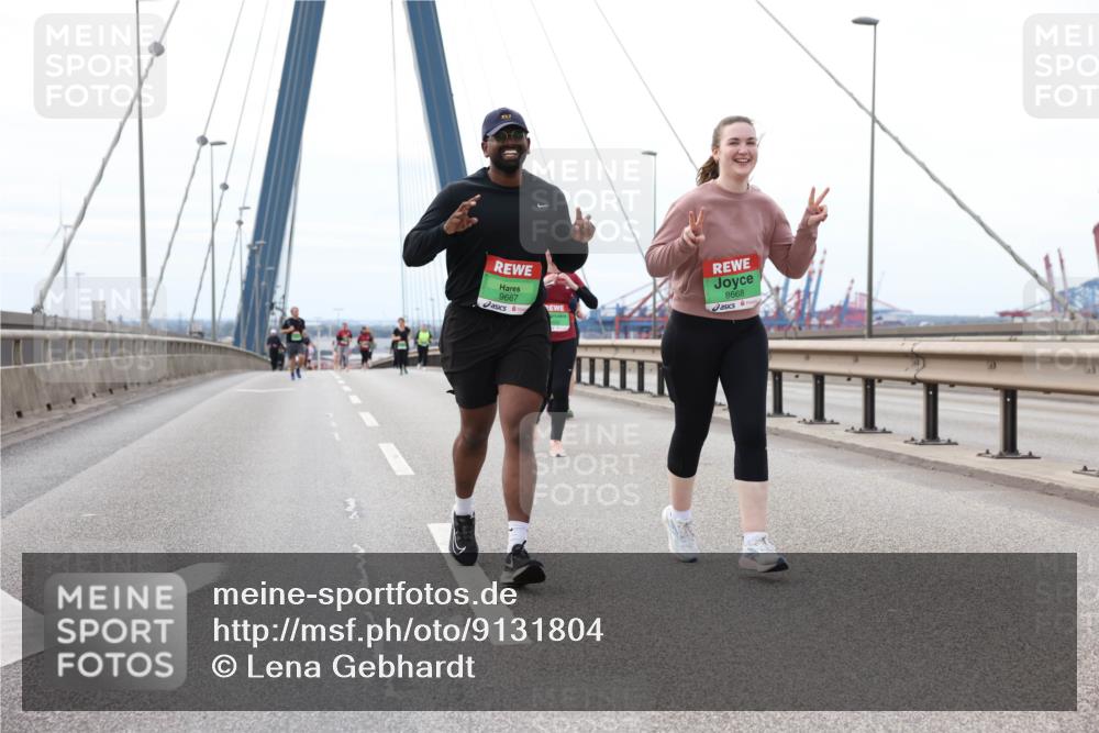 03.10.2025 - Köhlbrandbrückenlauf Lena Gebhardt http://msf.ph/oto/9131804 03.10.2025 16:08:54 Position 2 9667, 8668 meine-sportfotos.de