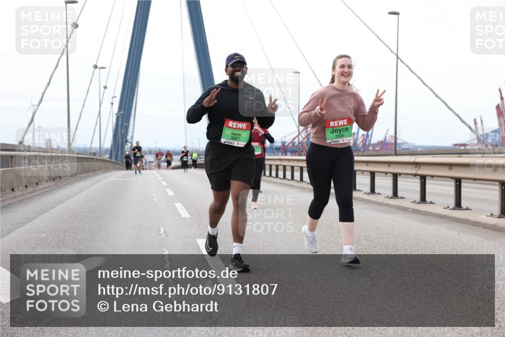 03.10.2025 - Köhlbrandbrückenlauf Lena Gebhardt http://msf.ph/oto/9131807 03.10.2025 16:08:54 Position 2 237, 9667, 8668 meine-sportfotos.de