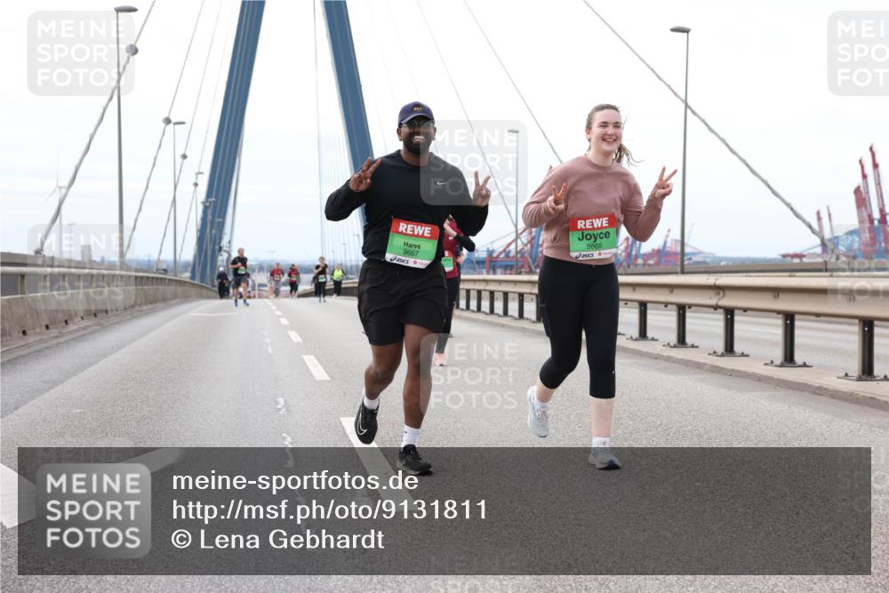 03.10.2025 - Köhlbrandbrückenlauf Lena Gebhardt http://msf.ph/oto/9131811 03.10.2025 16:08:54 Position 2 9667, 8668 meine-sportfotos.de