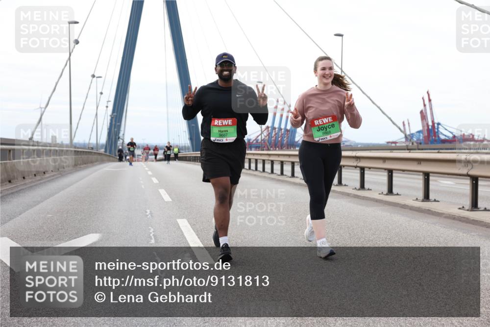 03.10.2025 - Köhlbrandbrückenlauf Lena Gebhardt http://msf.ph/oto/9131813 03.10.2025 16:08:54 Position 2 9667, 8668 meine-sportfotos.de