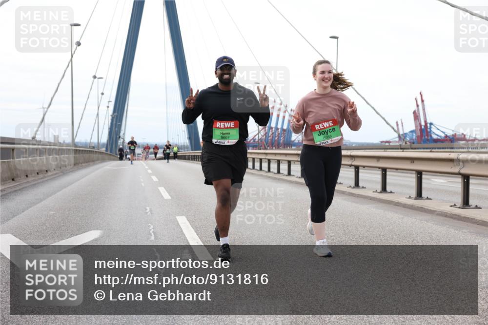 03.10.2025 - Köhlbrandbrückenlauf Lena Gebhardt http://msf.ph/oto/9131816 03.10.2025 16:08:54 Position 2 237, 9667, 8668 meine-sportfotos.de