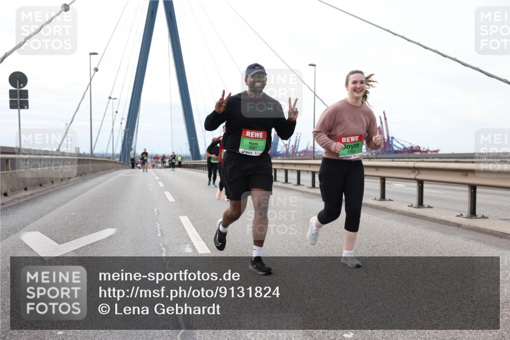 03.10.2025 - Köhlbrandbrückenlauf Lena Gebhardt http://msf.ph/oto/9131824 03.10.2025 16:08:54 Position 2 9667, 8668 meine-sportfotos.de