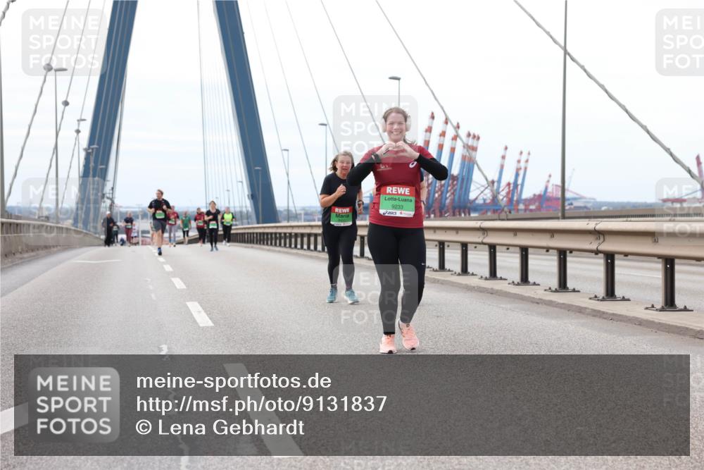 03.10.2025 - Köhlbrandbrückenlauf Lena Gebhardt http://msf.ph/oto/9131837 03.10.2025 16:08:56 Position 2 9233 meine-sportfotos.de