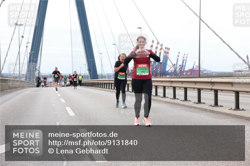 03.10.2025 - Köhlbrandbrückenlauf Lena Gebhardt http://msf.ph/oto/9131840 03.10.2025 16:08:56 Position 2 9233 meine-sportfotos.de