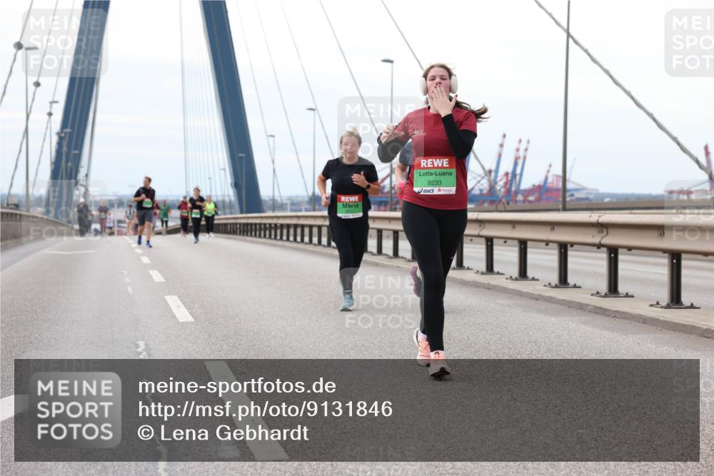 03.10.2025 - Köhlbrandbrückenlauf Lena Gebhardt http://msf.ph/oto/9131846 03.10.2025 16:08:56 Position 2 9233 meine-sportfotos.de