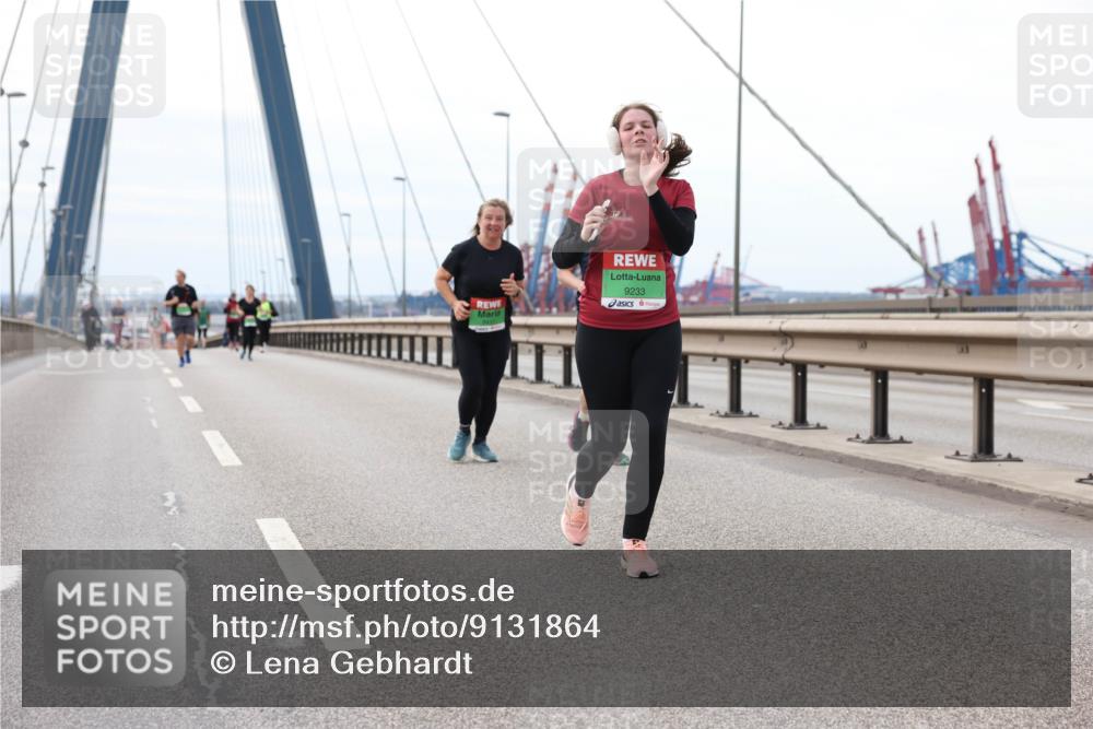 03.10.2025 - Köhlbrandbrückenlauf Lena Gebhardt http://msf.ph/oto/9131864 03.10.2025 16:08:57 Position 2 9233 meine-sportfotos.de