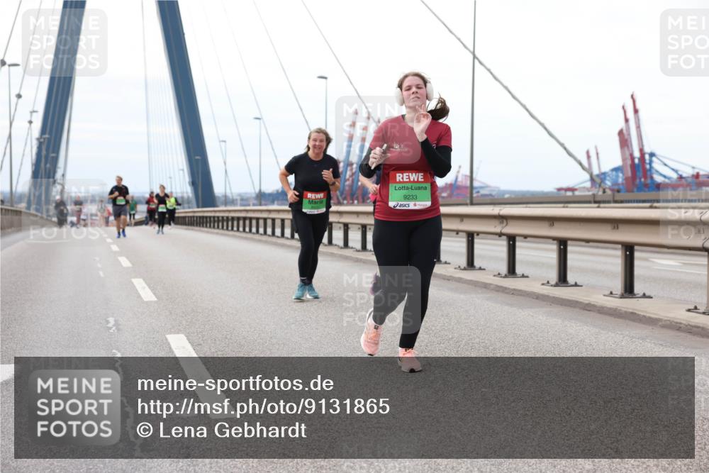 03.10.2025 - Köhlbrandbrückenlauf Lena Gebhardt http://msf.ph/oto/9131865 03.10.2025 16:08:57 Position 2 9233 meine-sportfotos.de