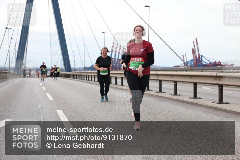 03.10.2025 - Köhlbrandbrückenlauf Lena Gebhardt http://msf.ph/oto/9131870 03.10.2025 16:08:57 Position 2 9233 meine-sportfotos.de