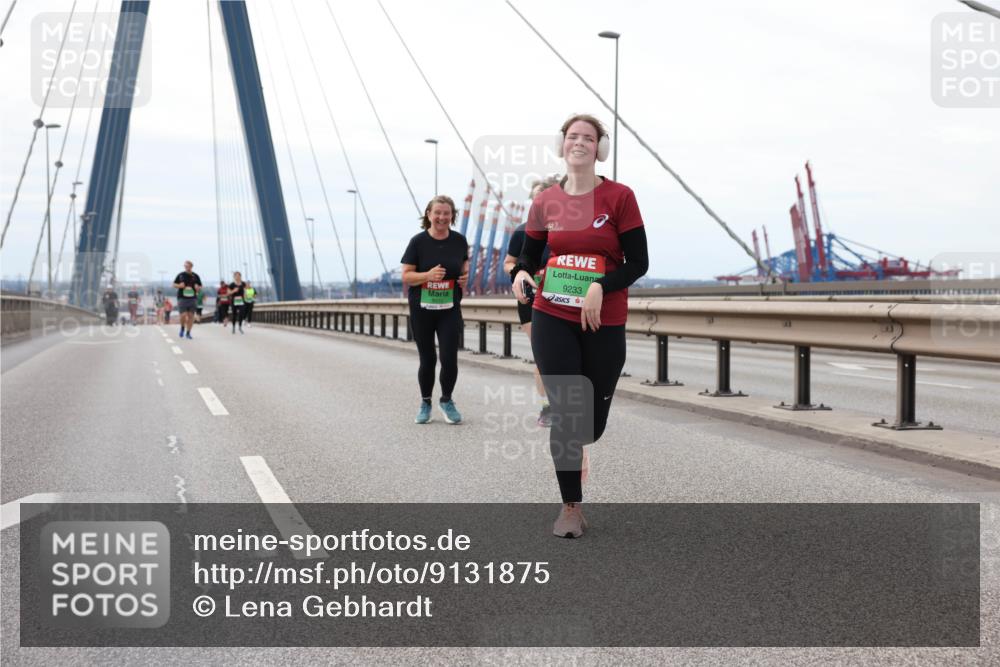 03.10.2025 - Köhlbrandbrückenlauf Lena Gebhardt http://msf.ph/oto/9131875 03.10.2025 16:08:57 Position 2 9233 meine-sportfotos.de