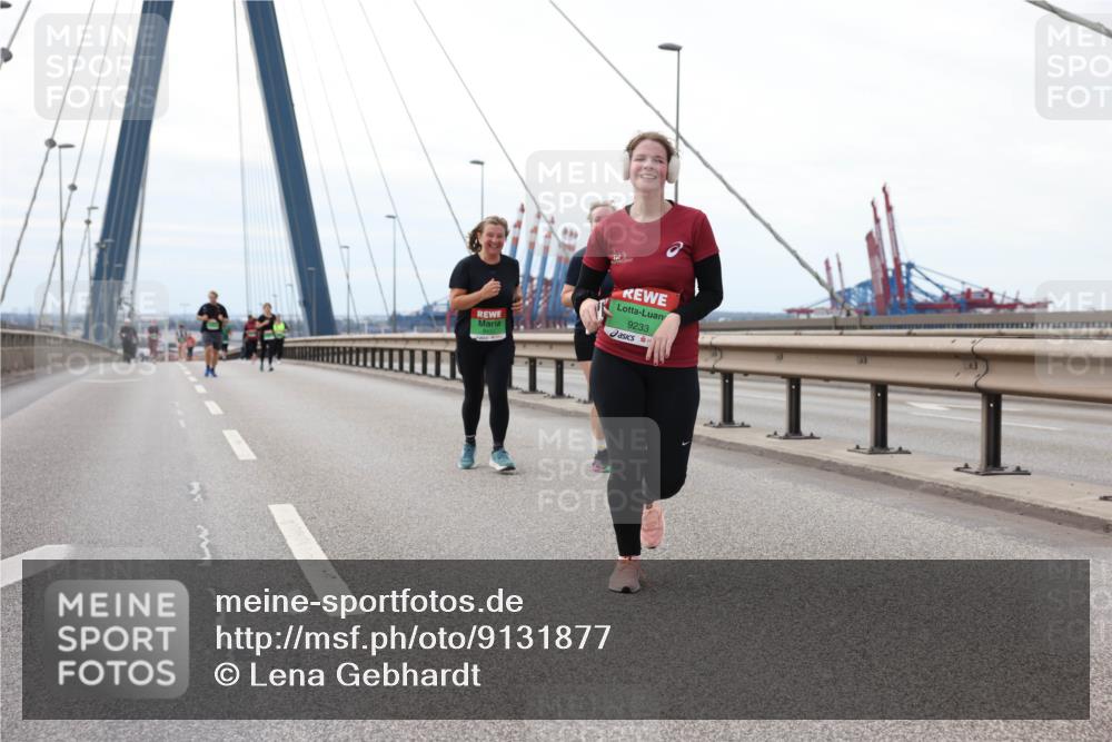 03.10.2025 - Köhlbrandbrückenlauf Lena Gebhardt http://msf.ph/oto/9131877 03.10.2025 16:08:57 Position 2 9233, 6431 meine-sportfotos.de