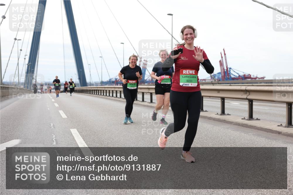 03.10.2025 - Köhlbrandbrückenlauf Lena Gebhardt http://msf.ph/oto/9131887 03.10.2025 16:08:57 Position 2 9233 meine-sportfotos.de
