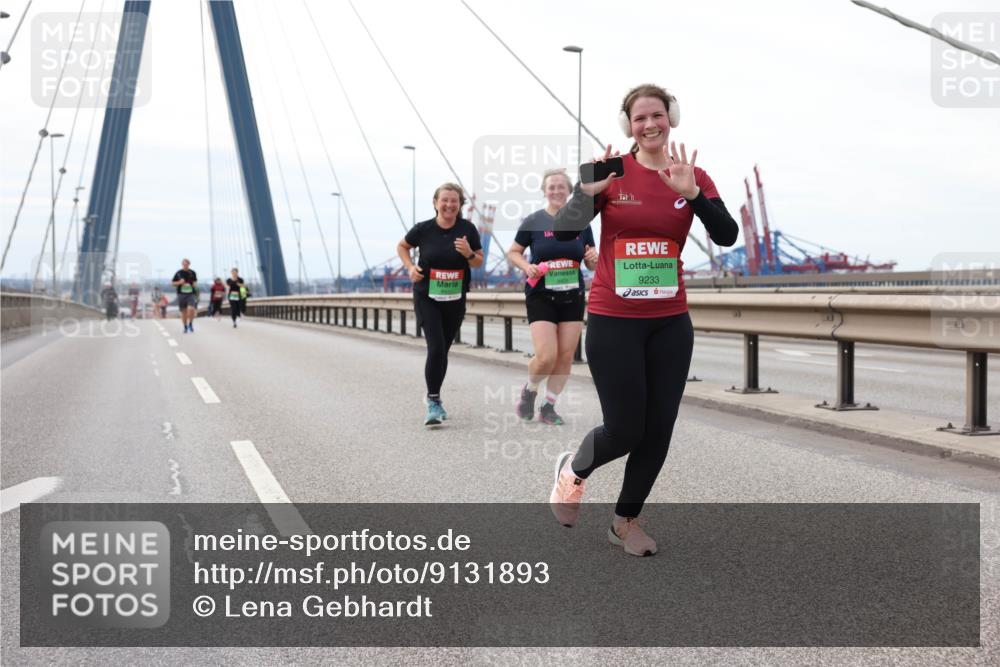 03.10.2025 - Köhlbrandbrückenlauf Lena Gebhardt http://msf.ph/oto/9131893 03.10.2025 16:08:57 Position 2 15, 9233 meine-sportfotos.de