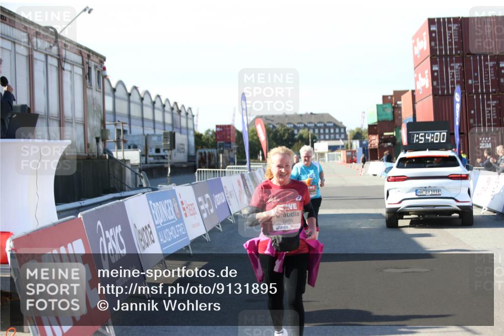 03.10.2025 - Köhlbrandbrückenlauf Jannik Wohlers http://msf.ph/oto/9131895 03.10.2025 13:54:00 Ziel 5603, 5819, 6529, 6549 meine-sportfotos.de