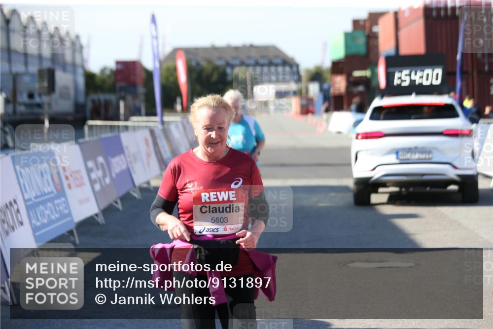 03.10.2025 - Köhlbrandbrückenlauf Jannik Wohlers http://msf.ph/oto/9131897 03.10.2025 13:54:01 Ziel 5603, 5819, 6529, 6549 meine-sportfotos.de