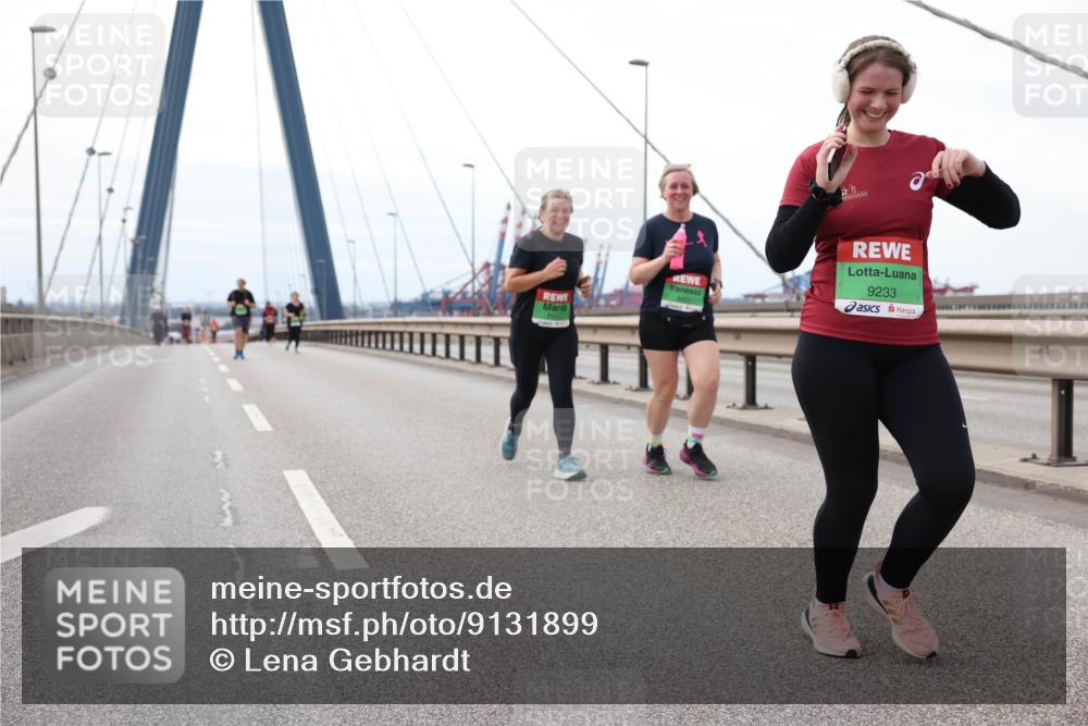 03.10.2025 - Köhlbrandbrückenlauf Lena Gebhardt http://msf.ph/oto/9131899 03.10.2025 16:08:58 Position 2 9233 meine-sportfotos.de