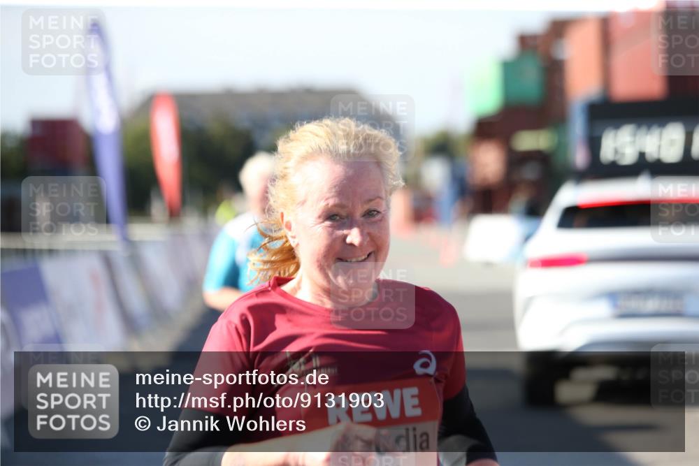 03.10.2025 - Köhlbrandbrückenlauf Jannik Wohlers http://msf.ph/oto/9131903 03.10.2025 13:54:02 Ziel 5603, 5819, 6529, 6549 meine-sportfotos.de