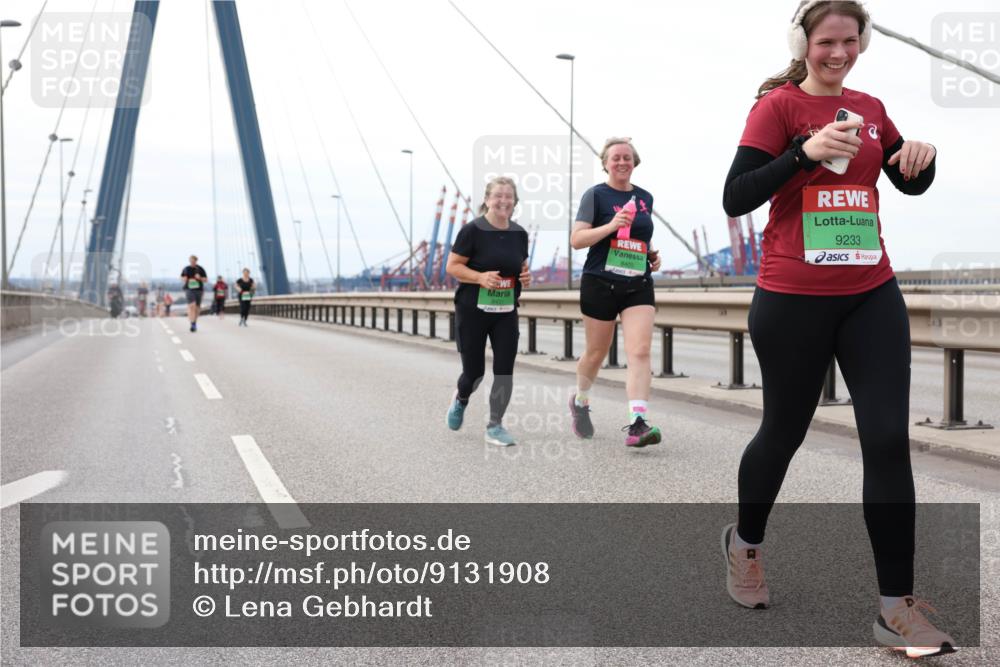 03.10.2025 - Köhlbrandbrückenlauf Lena Gebhardt http://msf.ph/oto/9131908 03.10.2025 16:08:58 Position 2 9233 meine-sportfotos.de