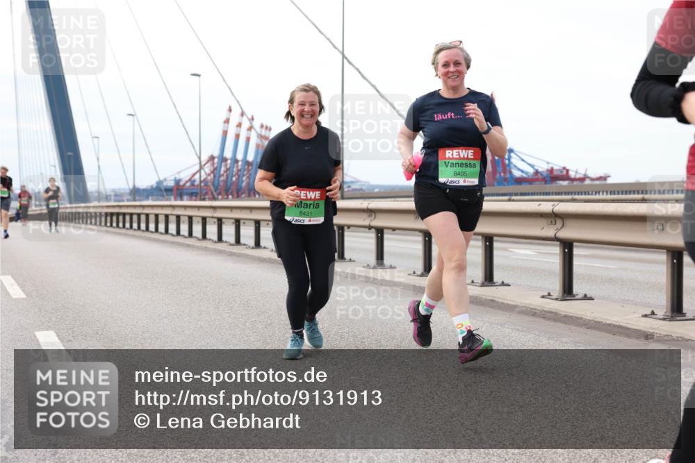 03.10.2025 - Köhlbrandbrückenlauf Lena Gebhardt http://msf.ph/oto/9131913 03.10.2025 16:08:58 Position 2 8431, 8405 meine-sportfotos.de