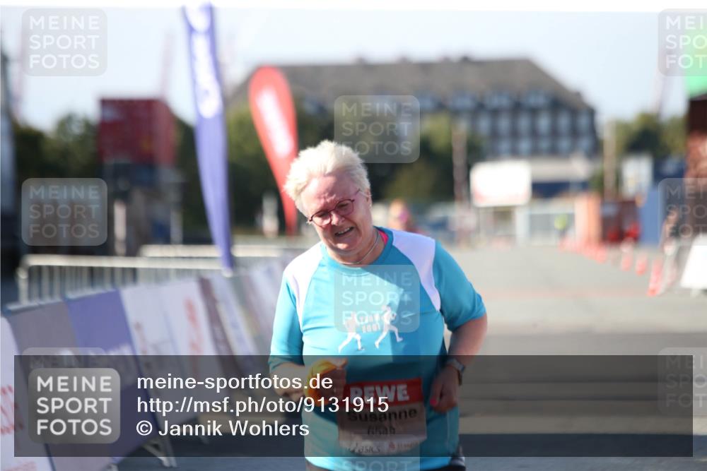 03.10.2025 - Köhlbrandbrückenlauf Jannik Wohlers http://msf.ph/oto/9131915 03.10.2025 13:54:03 Ziel 5603, 5819, 6529, 6549 meine-sportfotos.de