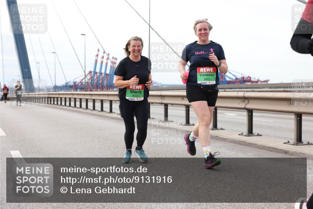 03.10.2025 - Köhlbrandbrückenlauf Lena Gebhardt http://msf.ph/oto/9131916 03.10.2025 16:08:58 Position 2 8431, 8405 meine-sportfotos.de