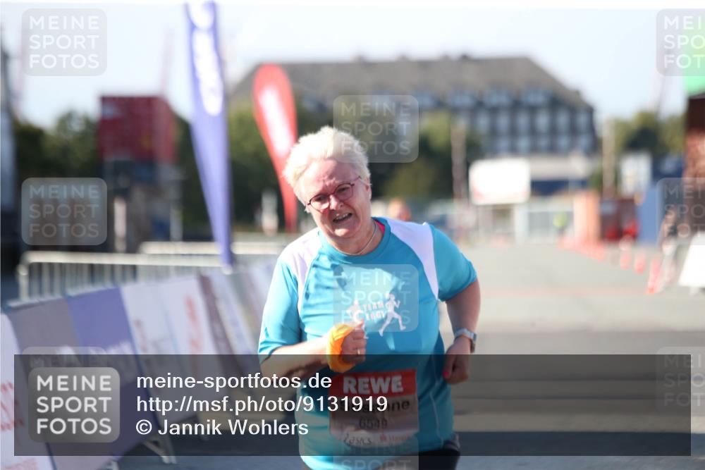 03.10.2025 - Köhlbrandbrückenlauf Jannik Wohlers http://msf.ph/oto/9131919 03.10.2025 13:54:03 Ziel 5603, 5819, 6529, 6549 meine-sportfotos.de